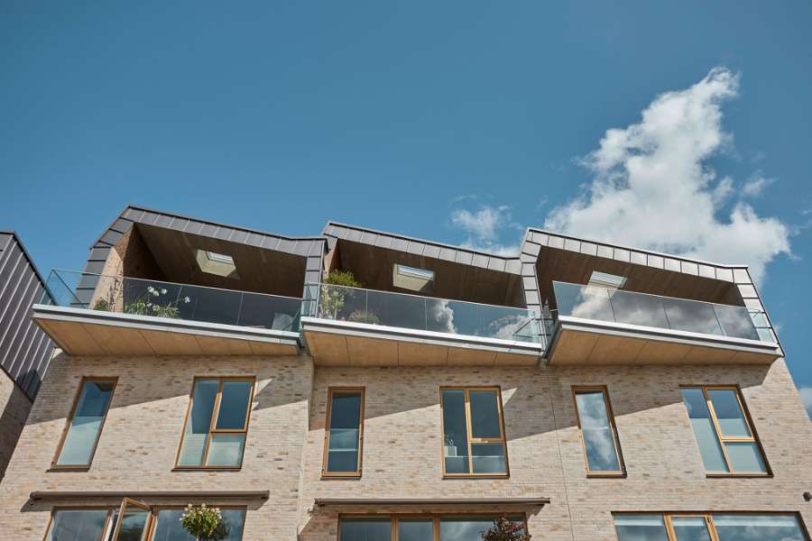 Kalter Rosé und Seeblick unter Stahlprofilen, Krøyer Kielbergvej / Regnbuevænget 1, 8660 Skanderborg, Dänemark